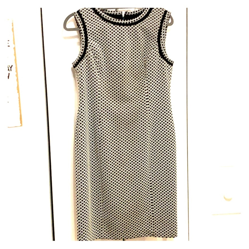 Beautiful black and white dress sz. 8